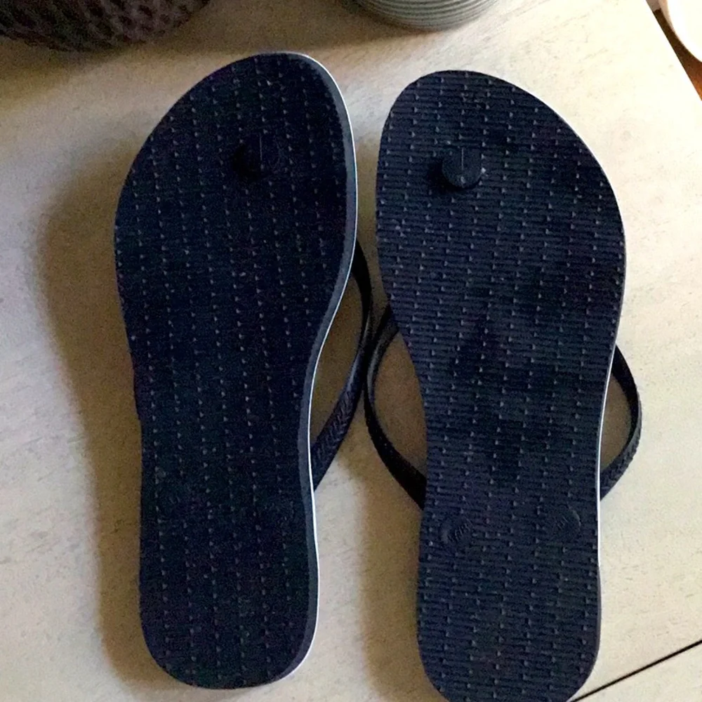 New Havaianas Pink and black floral size 37 - 38 flip flops thong sandal - Picture 2 of 3